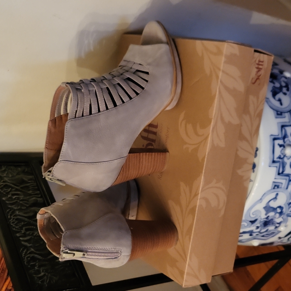 Sandals - Picture 3 of 3